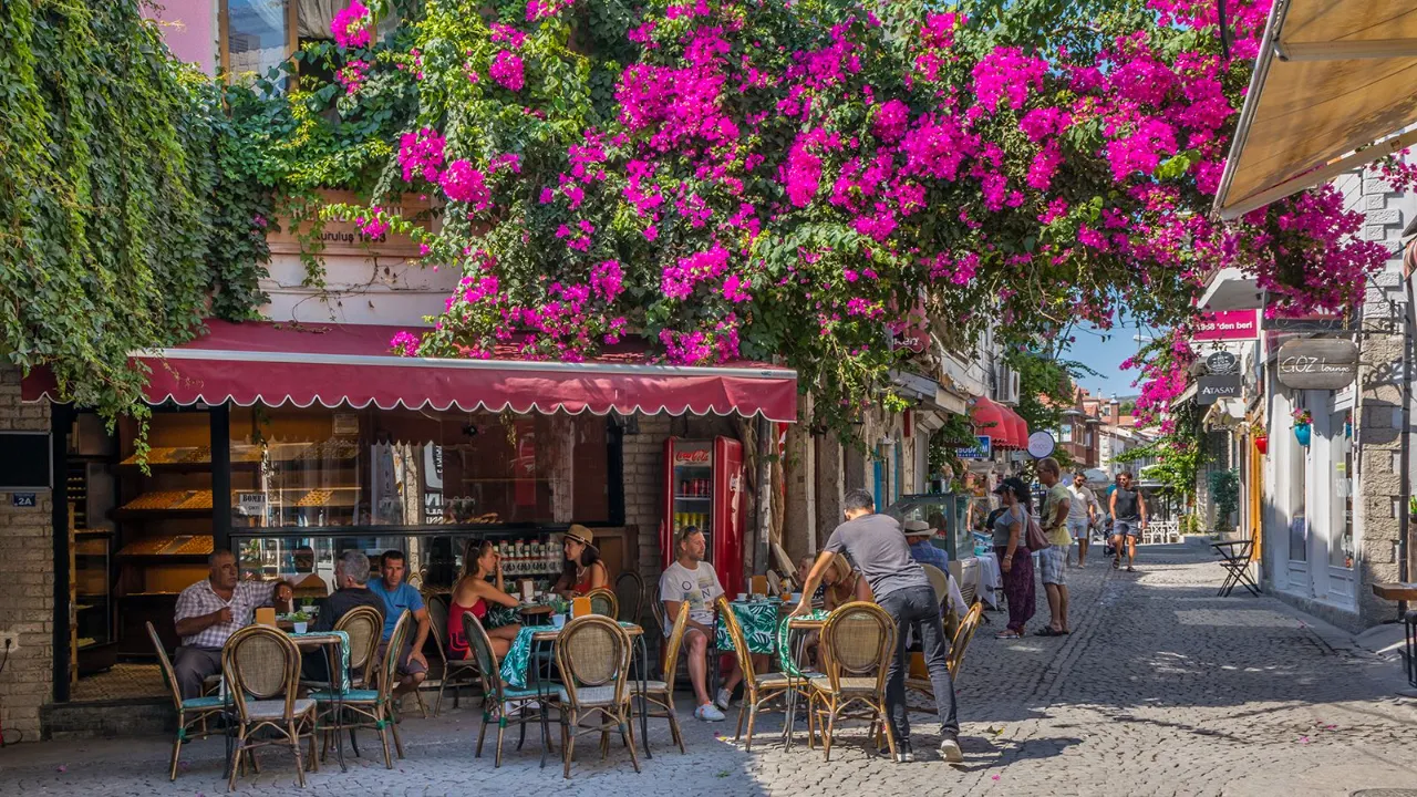 Shooting in İzmir: Production Guide for Commercials, Lifestyle and Coastal Stories